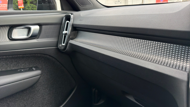 Volvo XC40 2.0 B3P Plus Black Edition 5dr Auto Petrol Estate